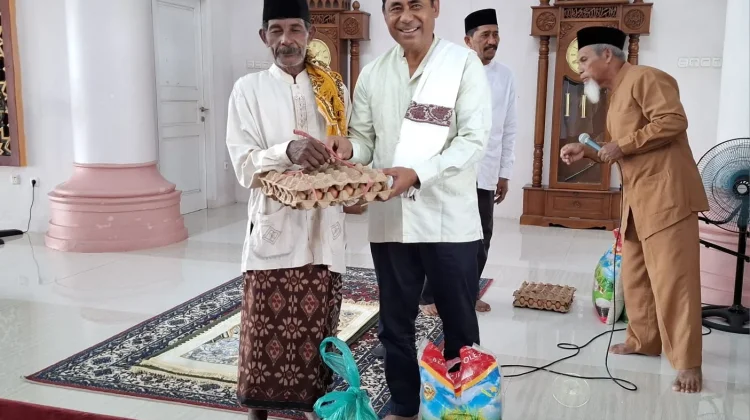 Baznas Haltim Salurkan 27 Paket Sembako untuk Warga Kurang Mampu