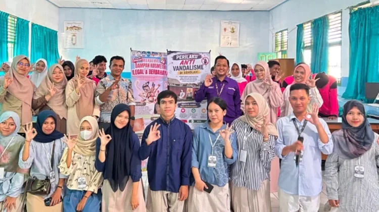 FKIK Unkhair Gelar PKM Anti Vandalisme dan Edukasi Cosmetovigilance di Sekolah