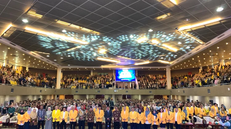 Tauhid Soleman Ajak Wisudawan UT Jadi Pencipta Solusi Indonesia Emas