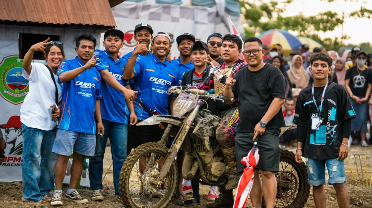 Super Mario Rebut Juara Umum Grasstrack Motocross Bupati Haltim 2026