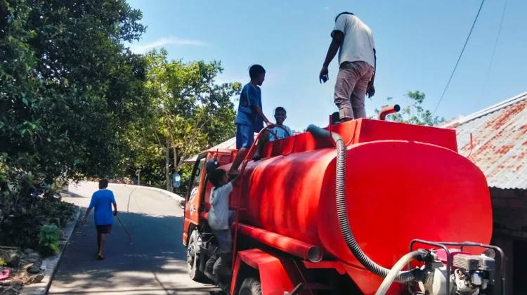 BPBD Tidore Distribusikan Air Bersih ke Wilayah Pegunungan Atasi Dampak Kemarau