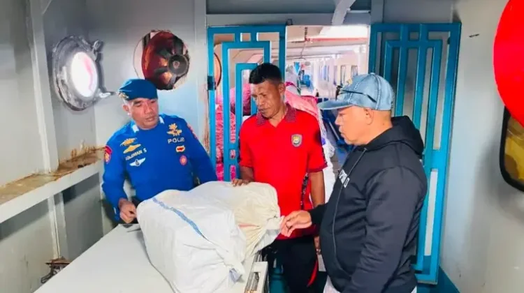 Satpolairud Polres Sula Gagalkan Selundupan Puluhan Botol Miras Jenis Captikus