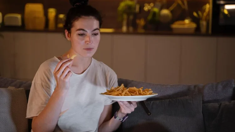 Benarkah Makan Malam Bikin Berat Badan Naik? Berikut Penjelasannya