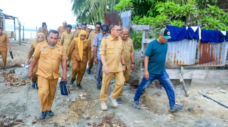 Bupati Halteng Tinjau Infrastruktur dan Penataan Desa Sidanga