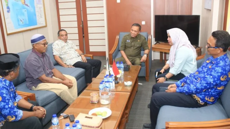 Bupati Halteng Terima Hibah Lahan Akses Jalan menuju TPU Weda