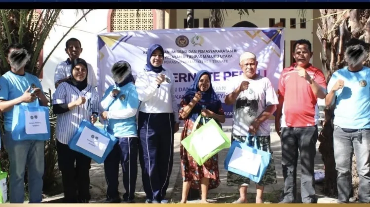 Bapas Ternate Salurkan Bansos dan Bakti Sosial Bersama Masyarakat