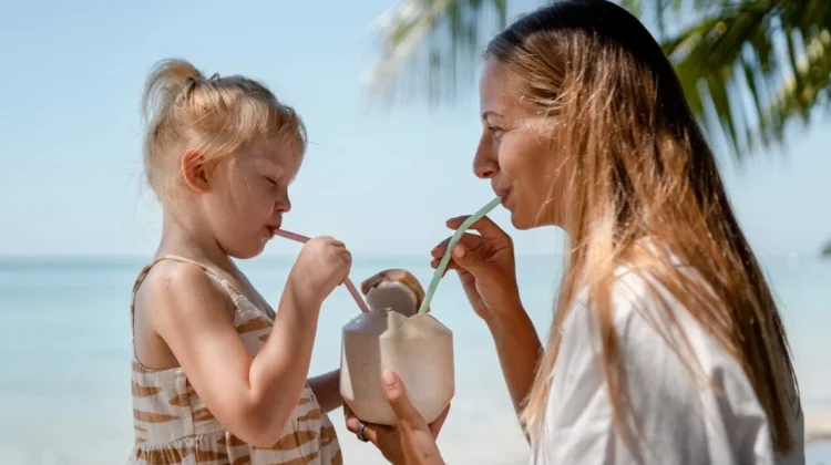 Kenali Manfaat Air Kelapa bagi Anak