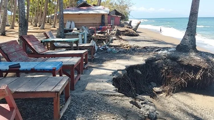 Disparbud Siapkan Skema Ancaman Abrasi Lapak Kuliner Pantai Wai Ipa