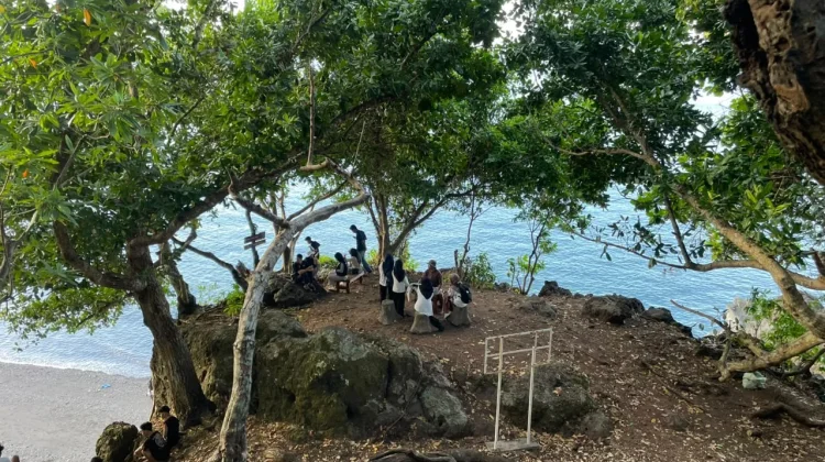 Pesona Tersembunyi Wisata Batu Gigit Besi di Ternate
