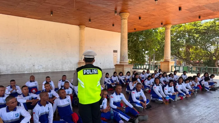 Satlantas Edukasi Kamseltibcarlantas ke Calon Paskibra Ternate