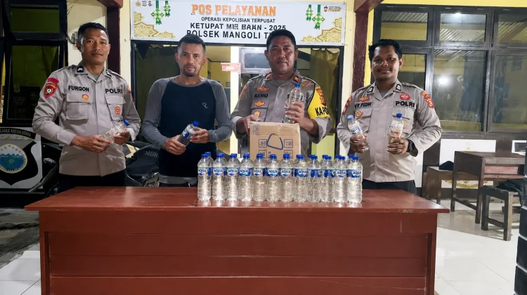 Polsek Mangoli Timur Amankan Puluhan Botol Miras Jenis Captikus