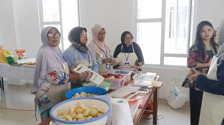 Pelaku UMKM Halteng Dibekali Pemasaran Digital dan Desain Kemasan