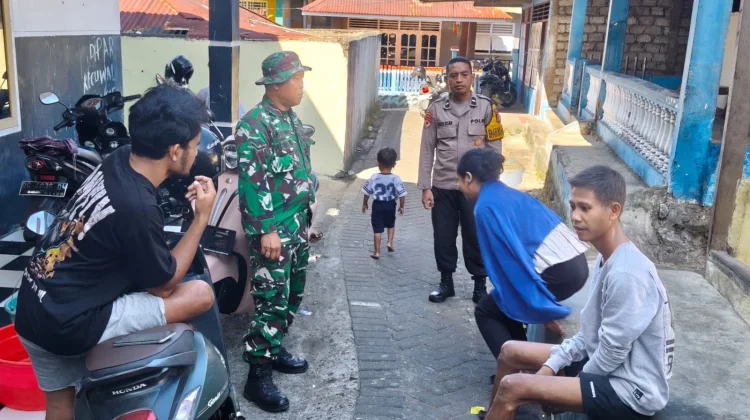 Bersama Babinsa, Bhabinkamtibmas Sambang di Bastiong Talangame