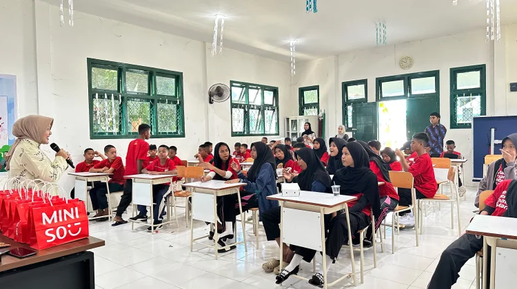 Dosen Psikologi Unkhair Gelar Psikoedukasi Seksual di SRMP 26 Ternate
