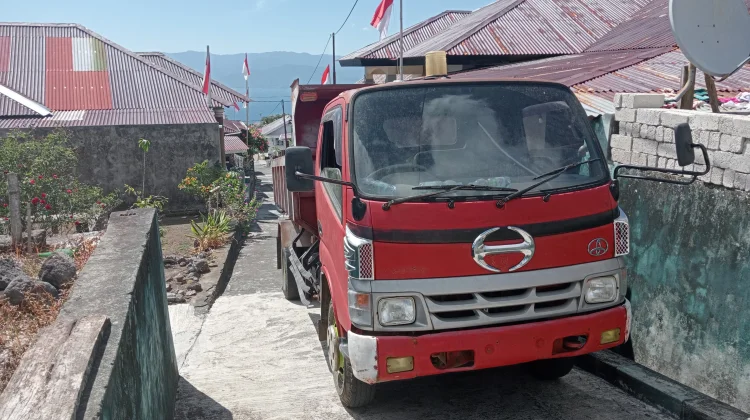 Kemarau Melanda, Warga Topo Tidore Dapat Bantuan Air dari BPRS Bobato Lestari