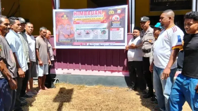 Polsek Sulabesi Barat di Kepulauan Sula Pasang Baliho Karhutla