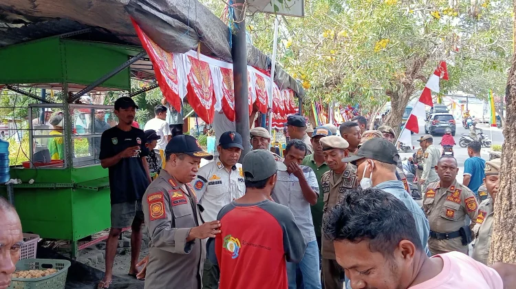 Pemkab Sula Tertibkan PKL Buah di Trotoar dan Taman Kota Sanana
