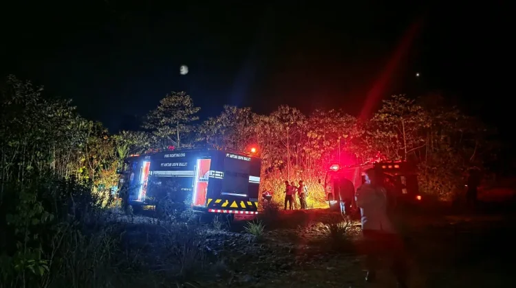 ANTAM Gerak Cepat Padamkan Kebakaran Lahan di Jalan KM 40 Haltim