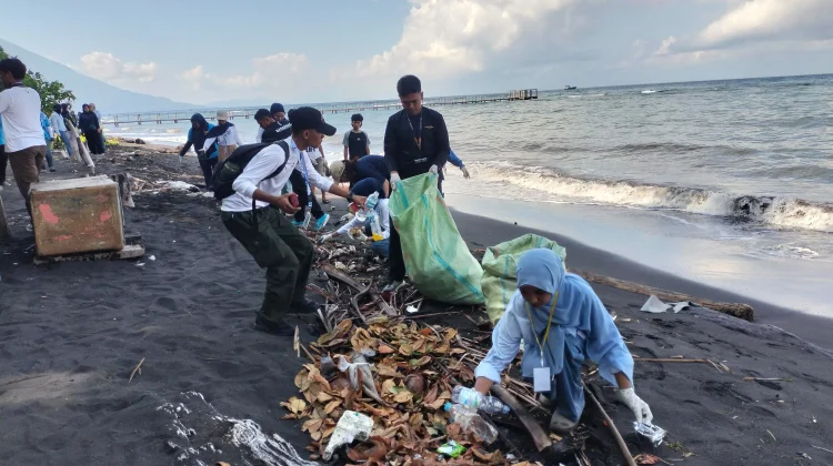 RRI Fest 2026 Diawali Aksi Bersih-Bersih Pantai Kastela