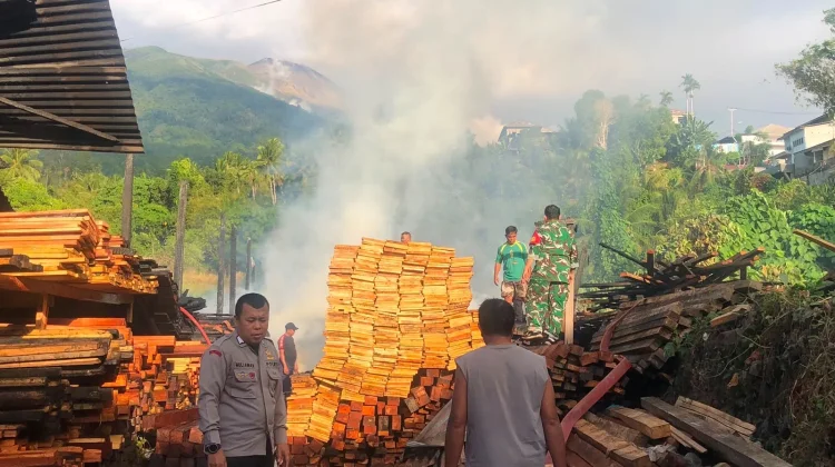 Polres Dalami Kebakaran Penampungan Kayu di Sangaji Ternate