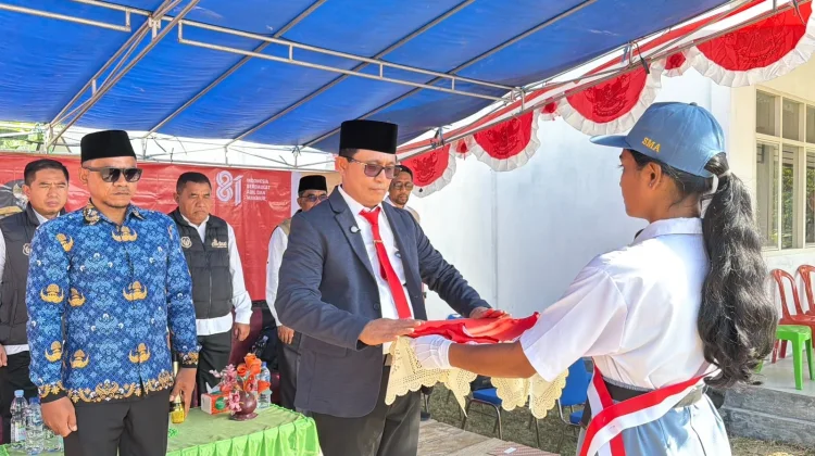Kibarkan Merah Putih di Pulau Terpencil, Kadikbud Malut Jadi Irup di Pulau Rao