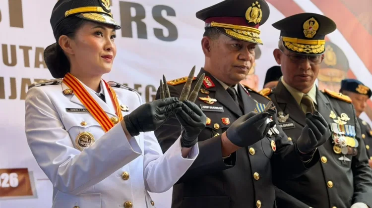 Didampingi Gubernur Sherly, Kapolda Umumkan Pengungkapan 16 Senjata Api Ilegal