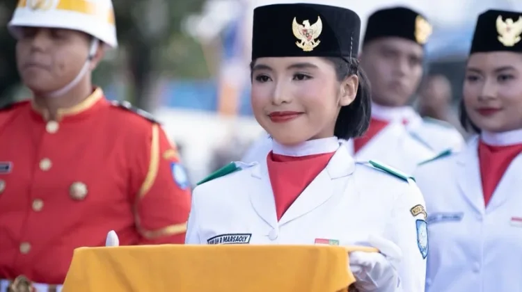Haru Orang Tua, Naylah Tuntaskan Amanah Pembawa Baki