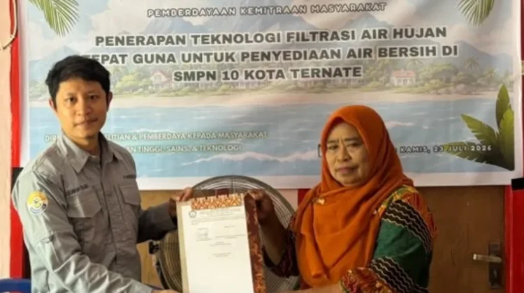 Manfaatkan Air Hujan, PkM-Unkhair Terapkan Teknologi Filtrasi di SMPN 10 Ternate