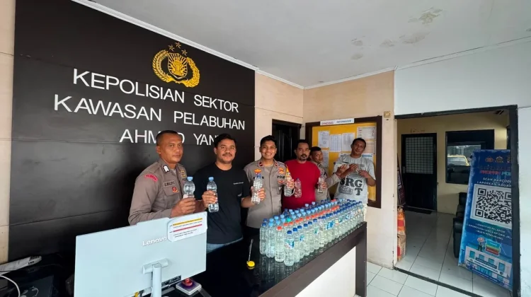 Polsek Pelabuhan Ahmad Yani Amankan 104 Botol Miras