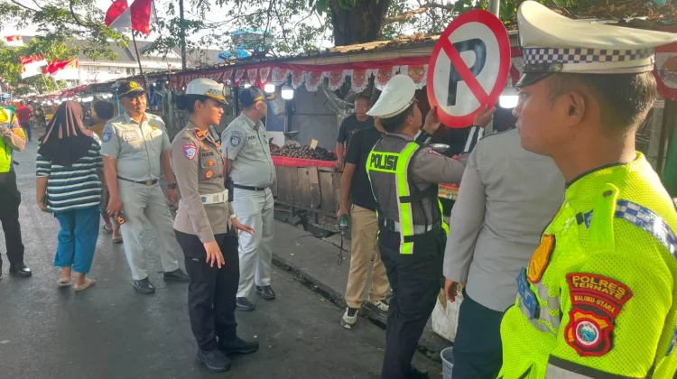 Satlantas Ternate Larang Parkir Sepanjang Jalur Pasar Higienis