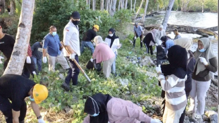 Bukan Sekadar Bersih-Bersih, PT GMM Dorong Warga Rawat Pesisir Berkelanjutan