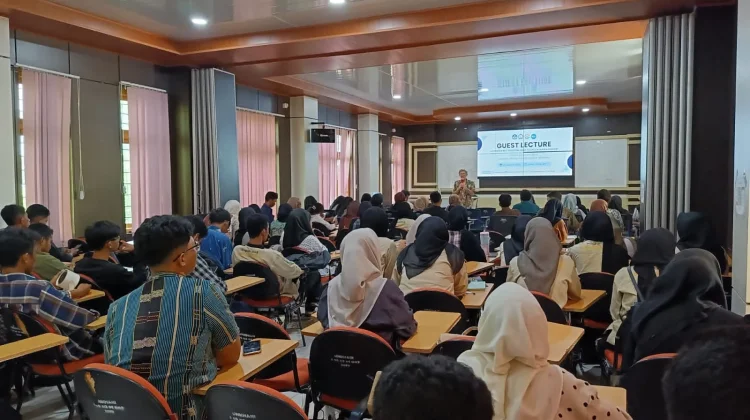 Kuliah Umum FIB Unkhair, Bahas Pariwisata Berkelanjutan