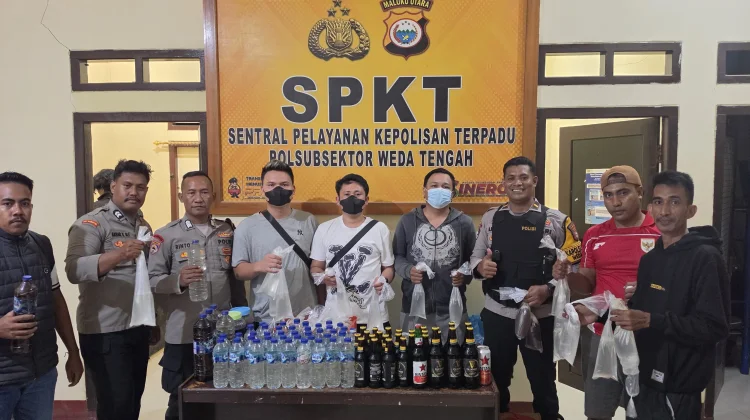 Ratusan Botol Miras Berbagai Jenis Diamankan Polsubsektor Weda Tengah