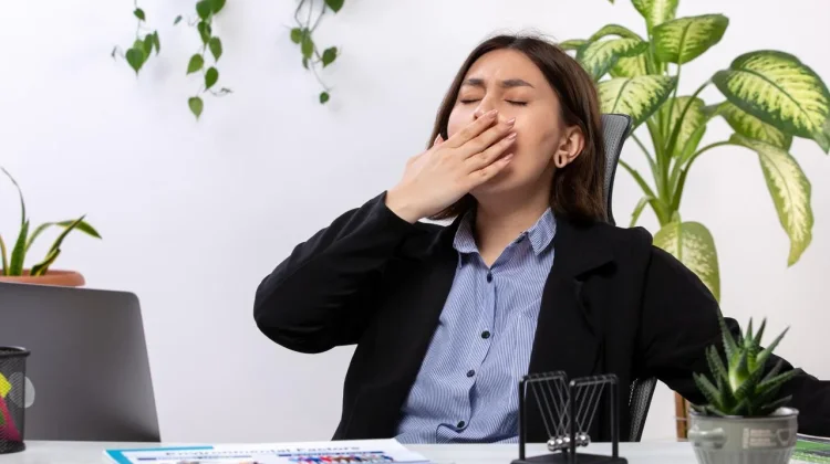 Mengapa Kita Mengantuk setelah Makan? Berikut Penjelasannya
