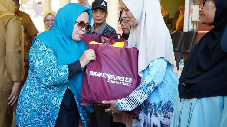 Bantuan Nutrisi Dorong Semangat Lansia Pelangi Senja di Kota Tidore
