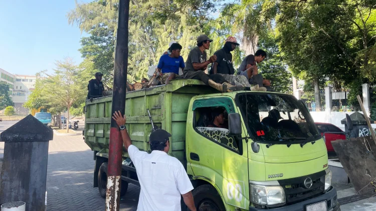 DLH Ternate Siagakan Petugas Kebersihan di Benteng Oranje