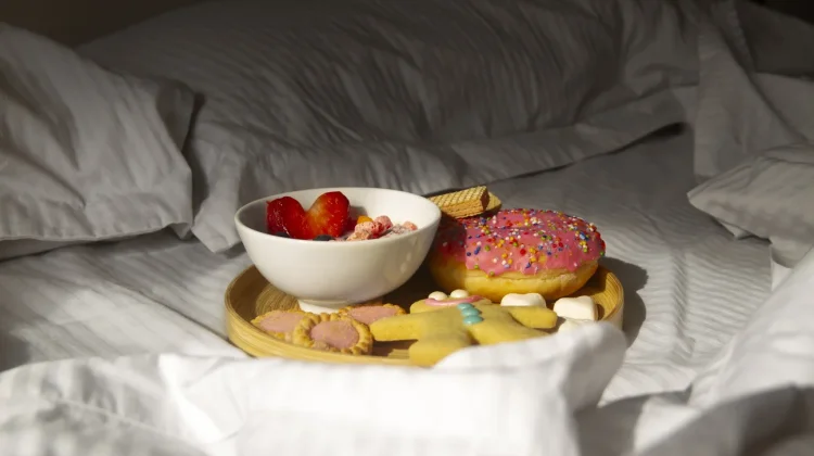 Makanan yang Sebaiknya Tidak Dikonsumsi sebelum Tidur