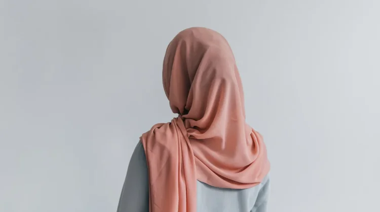 Rambut Tetap Sehat Meski Seharian Berhijab, Ini Kuncinya