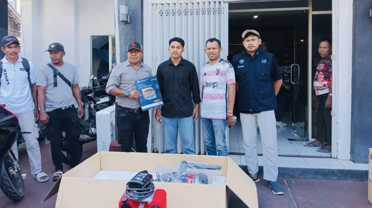 Giliran 18 Nelayan, Bantuan Mesin Kapal Pemprov Malut Tembus 438 Unit