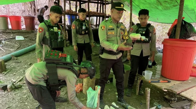 Polisi Bongkar Lokasi Penyulingan Miras Tradisional di Halteng