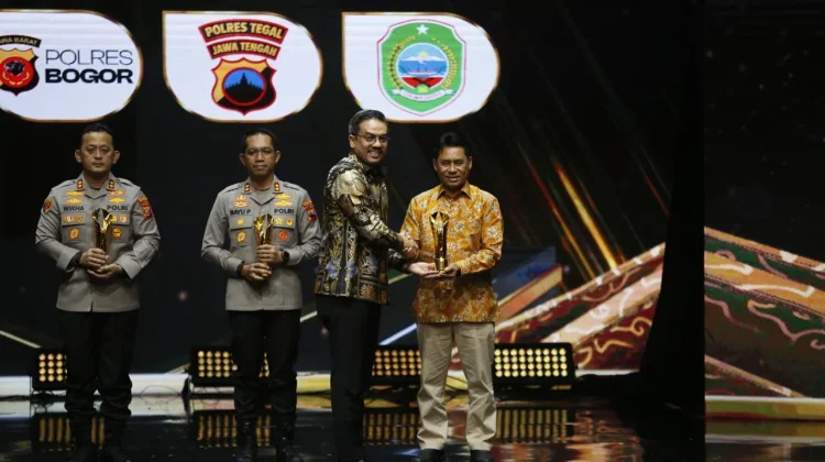 Layanan Kesehatan Antar Bupati Haltim Ubaid Yakub Raih Penghargaan Nasional 2026