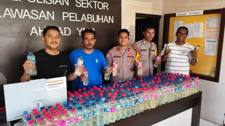 Polsek KP3 Ternate Gagalkan Penyelundupan Ratusan Botol Miras Tradisional