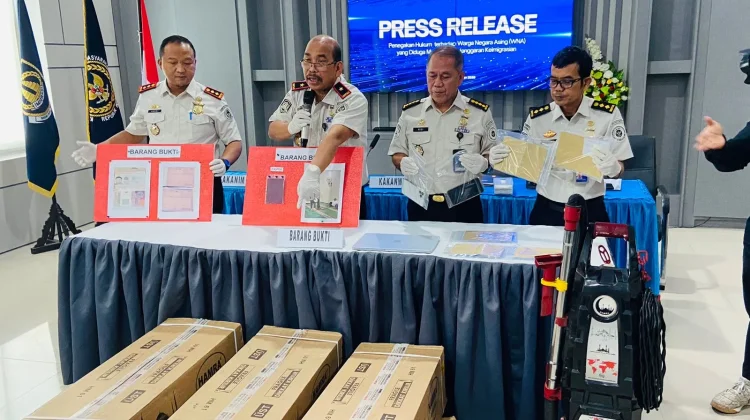 Berjualan Pakai Visa Kunjungan, WNA Turki Diamankan Imigrasi Ternate