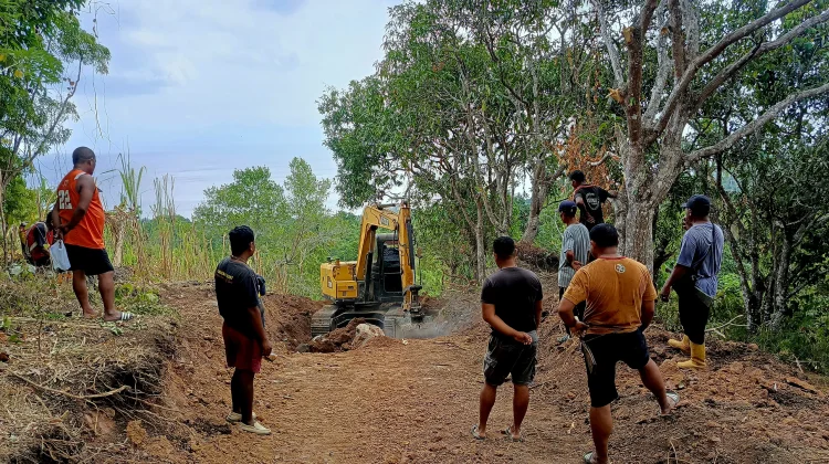 Warga Mafututu Tidore, Swadaya Bangun Jalan Tani
