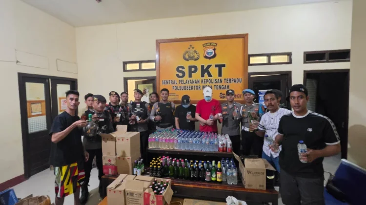 Edarkan Ratusan Botol Miras, Dua Pemuda Diamankan Polsubsektor Weda Tengah