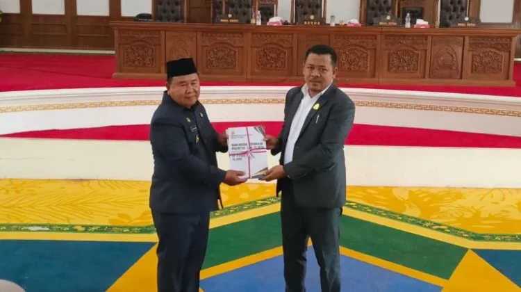 Pemkab Taliabu Serah KUA-PPAS ke DPRD