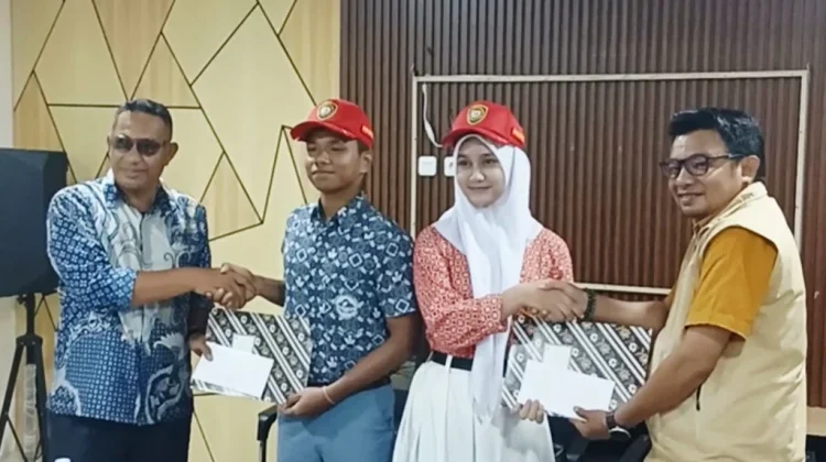Pemkot Ternate Resmi Serahkan Sertifikat Kepada Paskibraka