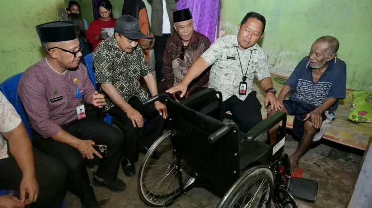 Talib Muraji Warga Fitu Ternate Dapat Bantuan Sosial