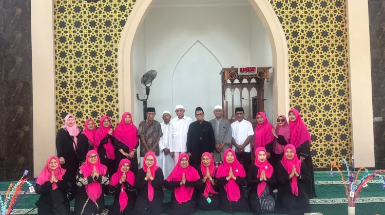 Peringati Maulid Nabi ,Ibu-Ibu Majelis Ta'lim Nurul Jannah Pererat Kebersamaan