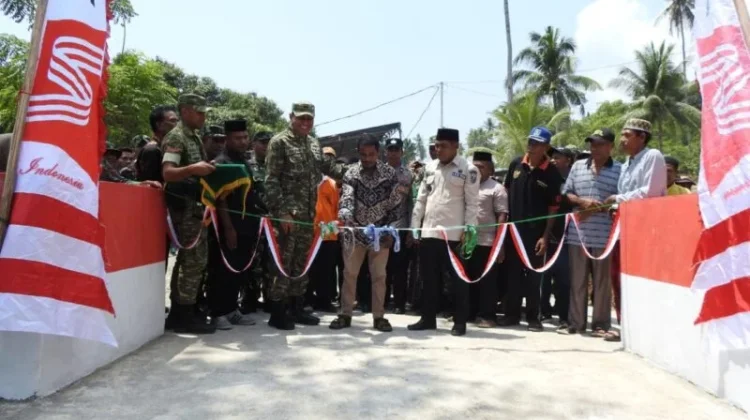 Jembatan Garuda Merah Putih Fat Iba Resmi Digunakan Warga